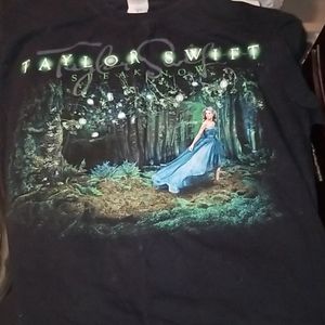 Taylor Swift Tour t-shirt